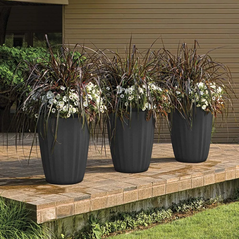 Pleat Modern Planter in Caviar Black 1